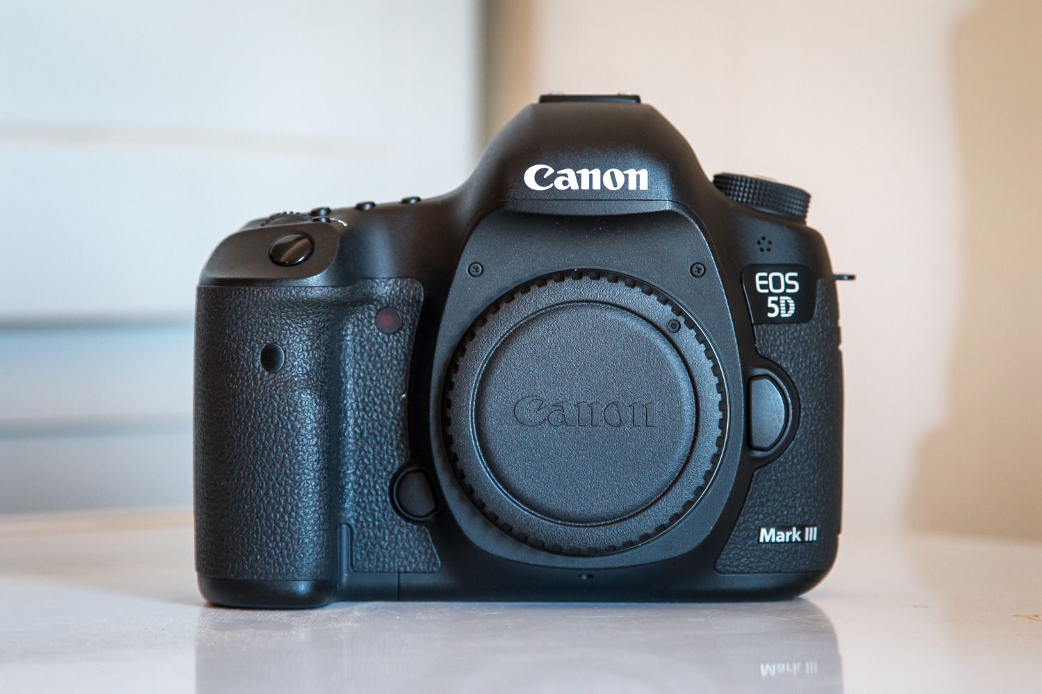 IMAGE: http://i53.photobucket.com/albums/g43/smmokan/smmokan011/Canon5D3-1.jpg