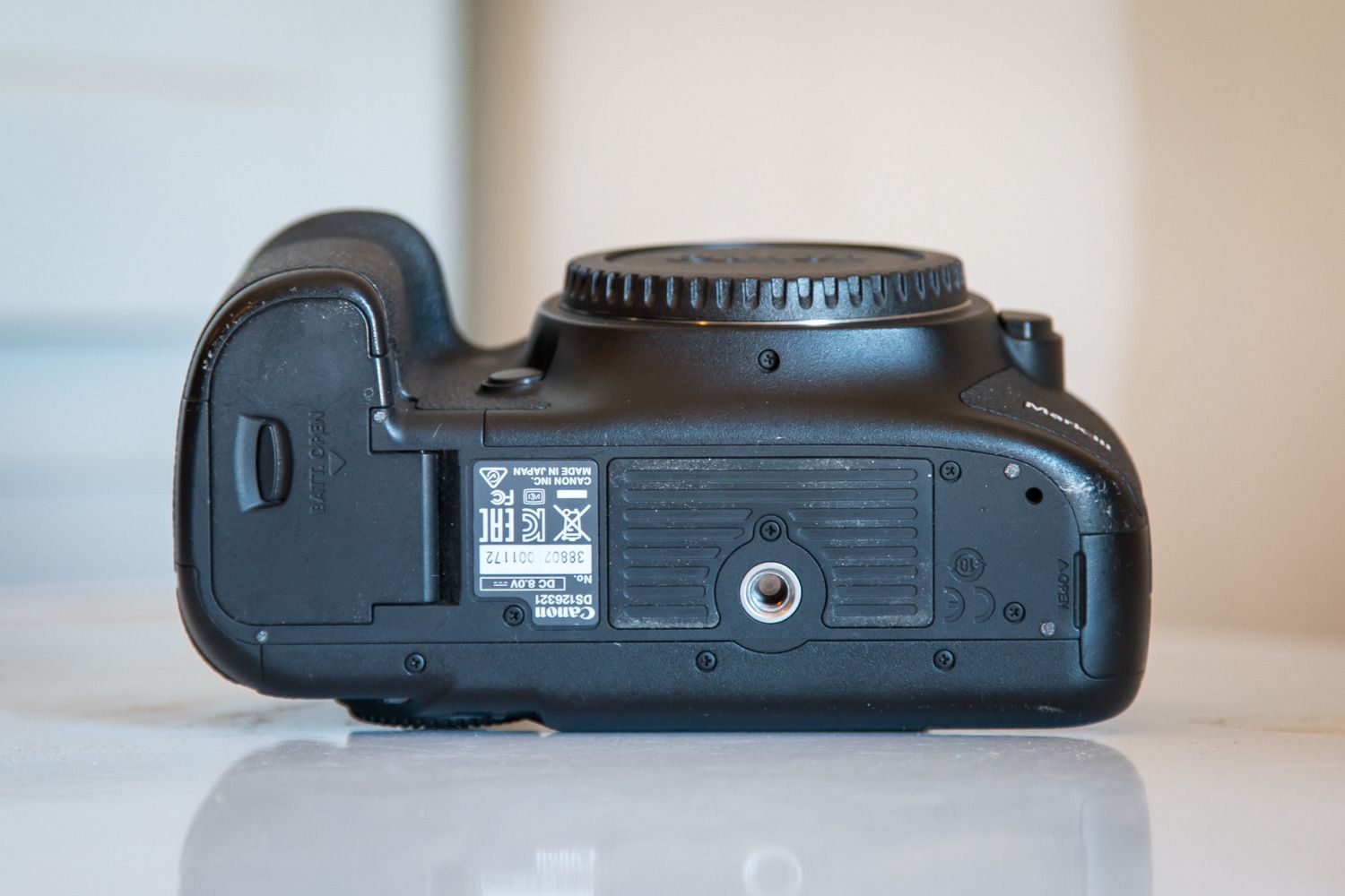 IMAGE: http://i53.photobucket.com/albums/g43/smmokan/smmokan011/Canon5D3-4.jpg