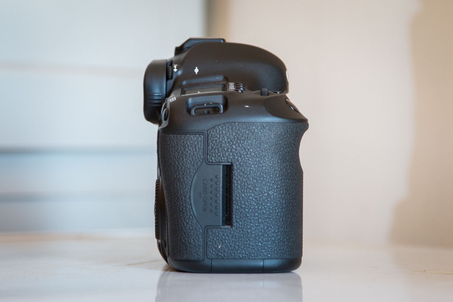 IMAGE: http://i53.photobucket.com/albums/g43/smmokan/smmokan011/Canon5D3-5.jpg