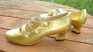 GoldShoes1.jpg