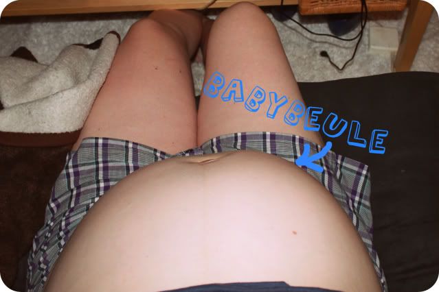 Bauch mit Babybeule Bauch mit Babybeule