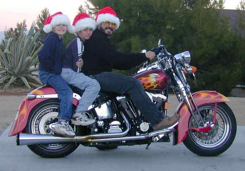 IMAGE: http://i53.photobucket.com/albums/g53/damnplumber/christmas2000meboysonharley.jpg