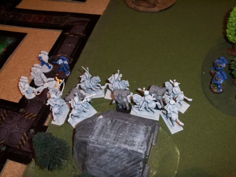 Warhammer 40k Space Marine vs Renegade Imperial Guard