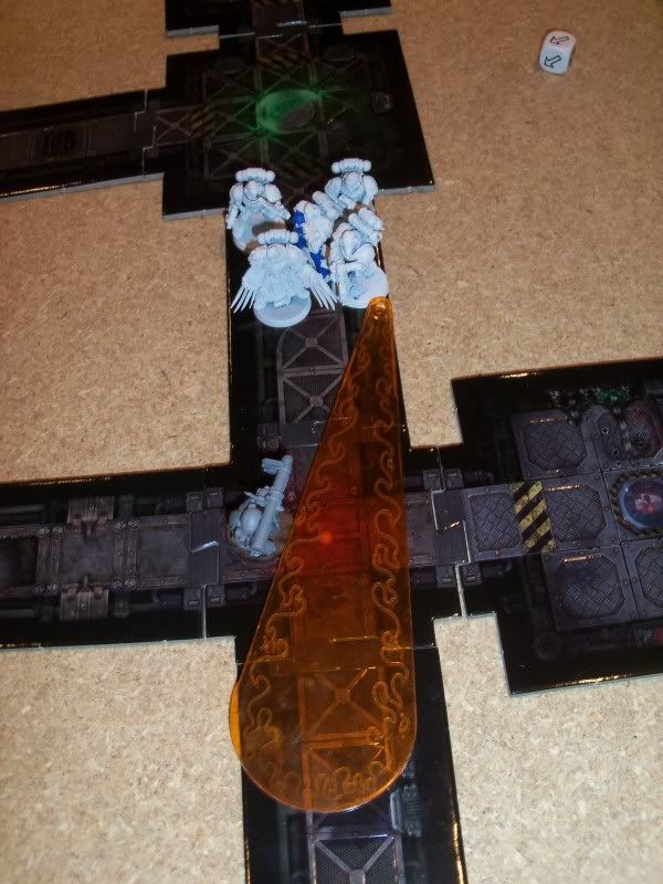 Warhammer 40k Space Marine vs Renegade Imperial Guard