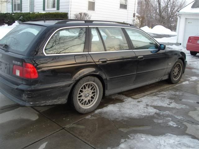 http://i53.photobucket.com/albums/g60/griffiscool/525iT/ArrivalHome008Small.jpg