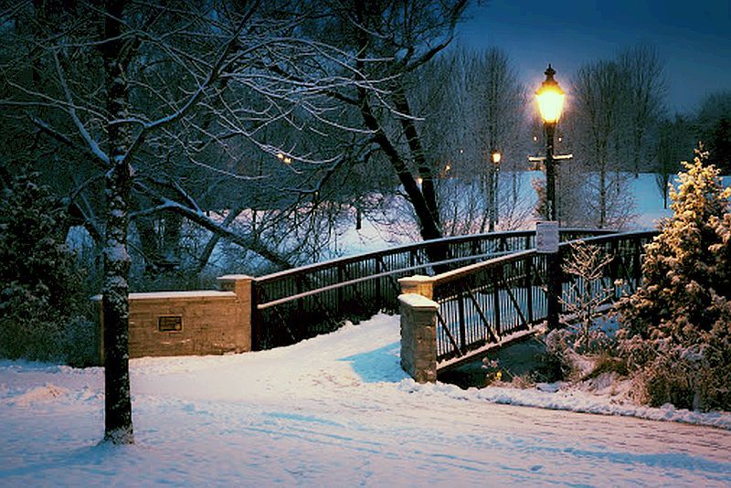 http://i53.photobucket.com/albums/g64/PoorOldSpike/Bridge-snowfall_zps82db42d7.jpg~original