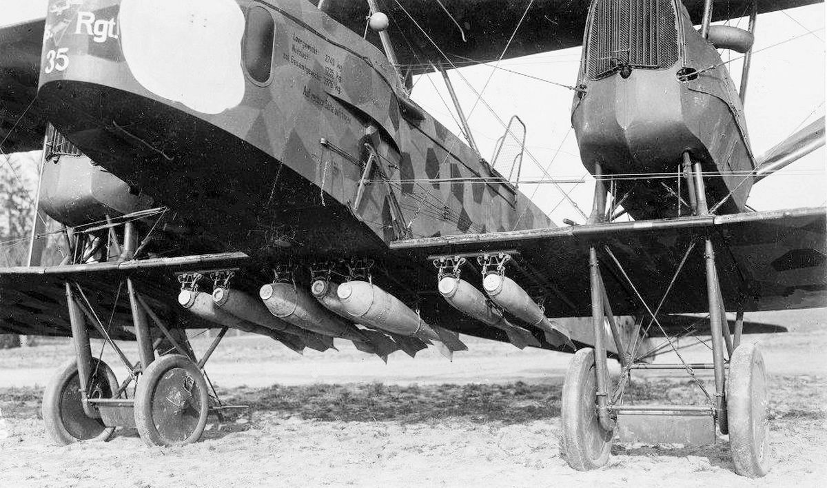 Gotha-bombed-up_zpsa72fc7c2.jpg~original