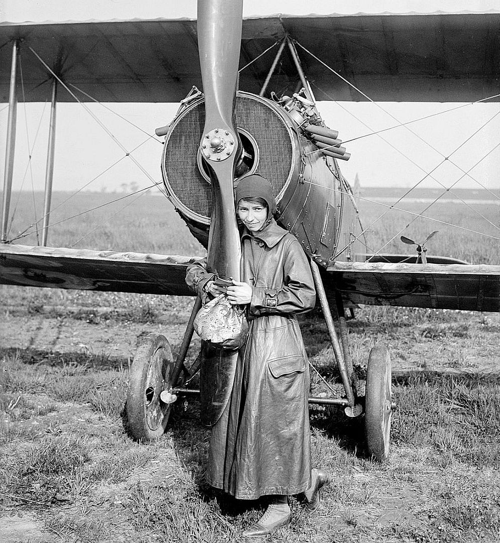 Katherine_Stinson_atBrooklyn-after-flightfromChicago-1918_zpsa6a6b4d7.jpg~original