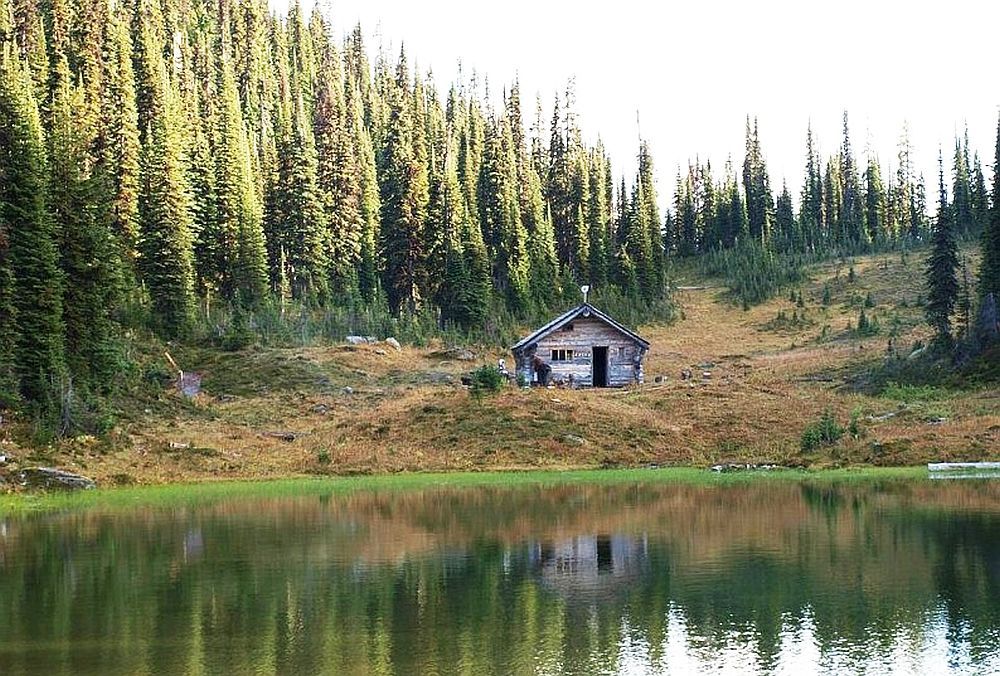 http://i53.photobucket.com/albums/g64/PoorOldSpike/Cabins/cabin-lake_zpsaae72e4c.jpg~original