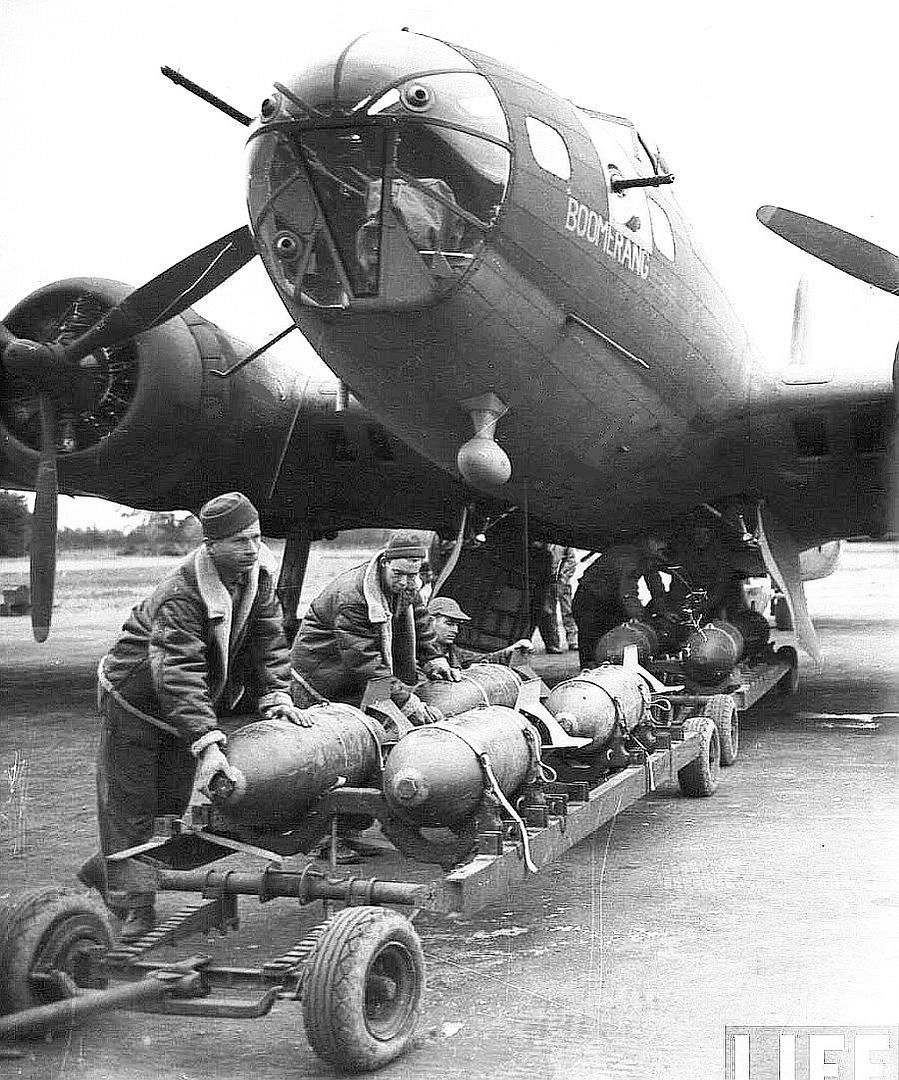 B-17Bombs_zps453ba428.jpg%7Eoriginal