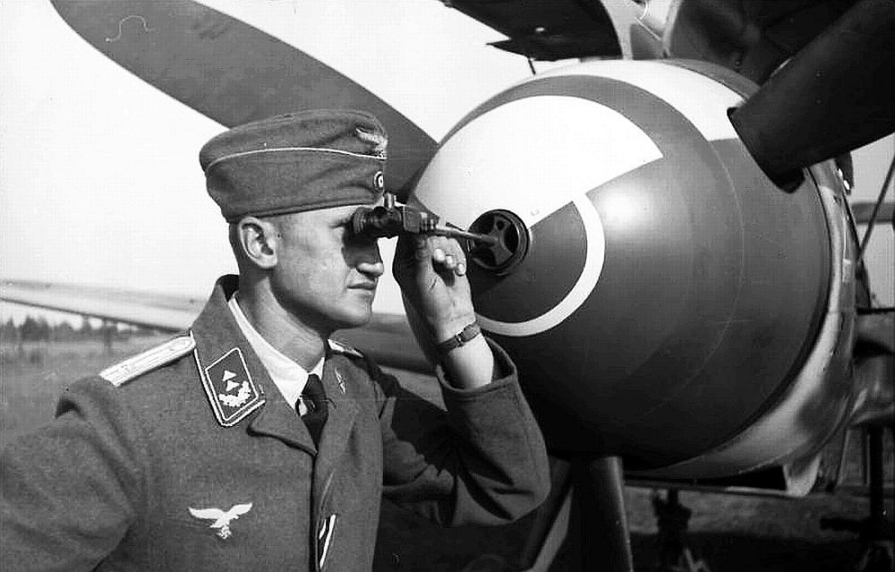 Me-109-20mm-sighting-Leningrad-1941_zpse