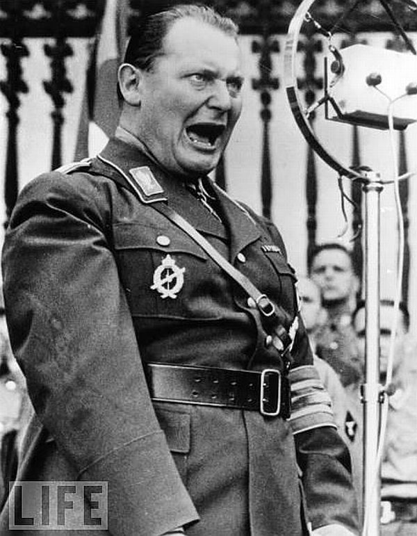 http://i53.photobucket.com/albums/g64/PoorOldSpike/Photos%20Two/Goering1943.jpg