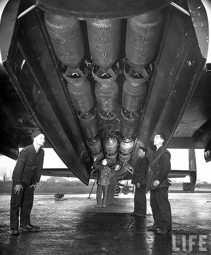 Lancaster-bomb-bay.jpg