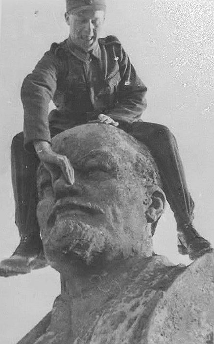 Lenin-bust.jpg