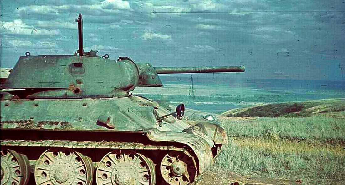 T-34-in1942-color.jpg