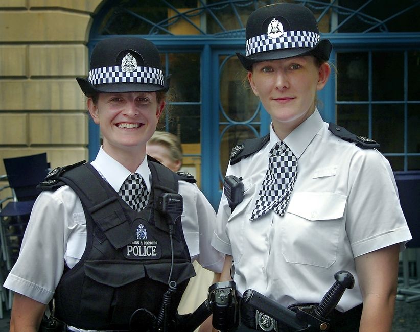policewomenL.jpg