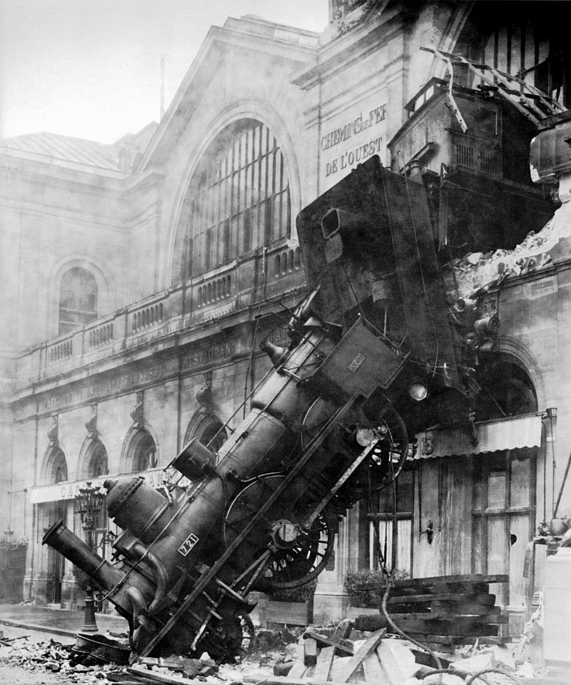 train_wreck_montparnasse_1895.jpg