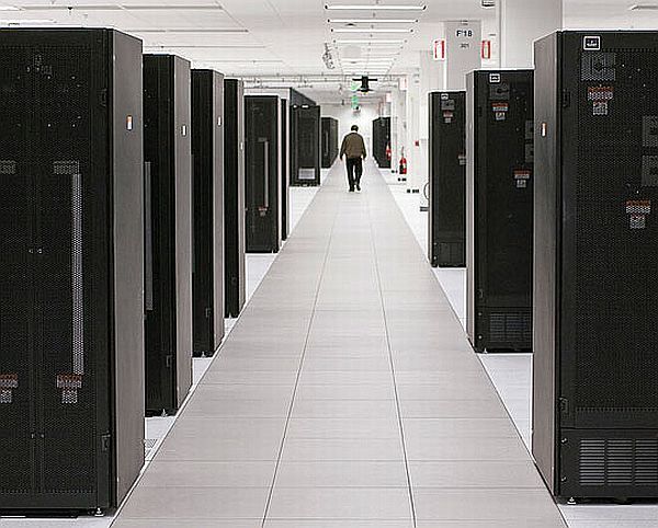 http://i53.photobucket.com/albums/g64/PoorOldSpike/ibm-mainframes_zps9e09903e.jpg~original