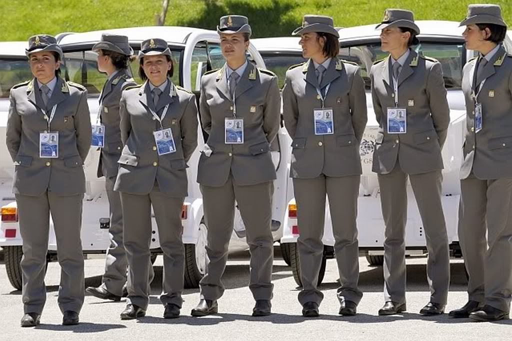 Italianpolicewomen.jpg