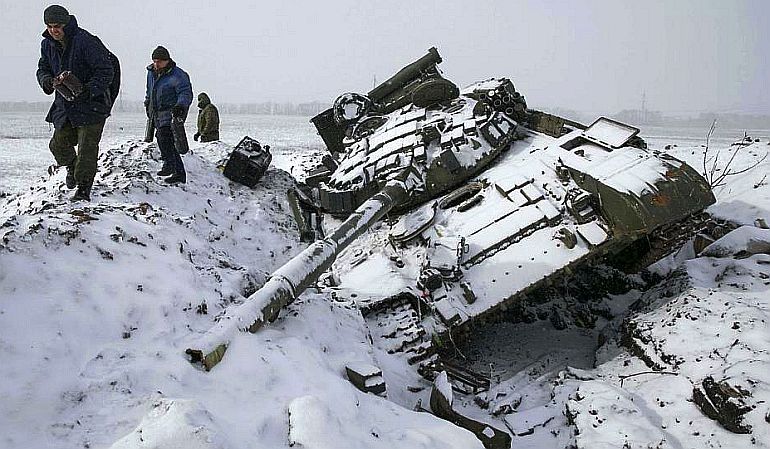 [Image: UKR-tank-Vuhlehirsk_west-of-Debaltseve_z...g~original]