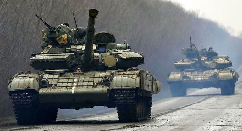 [Image: UKR-tanks-nr-Artemivsk_zps3jqaqzax.jpg~original]