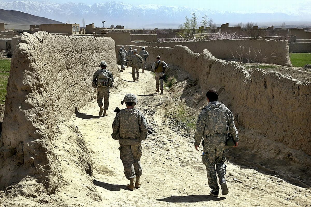 patrolling-Afgh2010.jpg