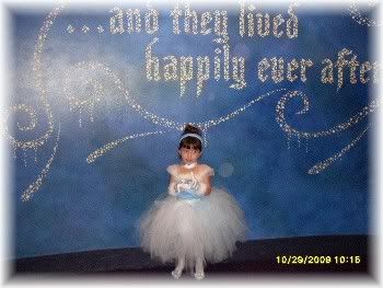Ashlynn As Cinderella At  Disneyland