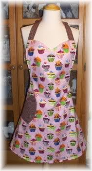 apron,vintage,inspired,kitchen,kitsch,woman,full,cupcake,pink,heart pocket,heart neckline