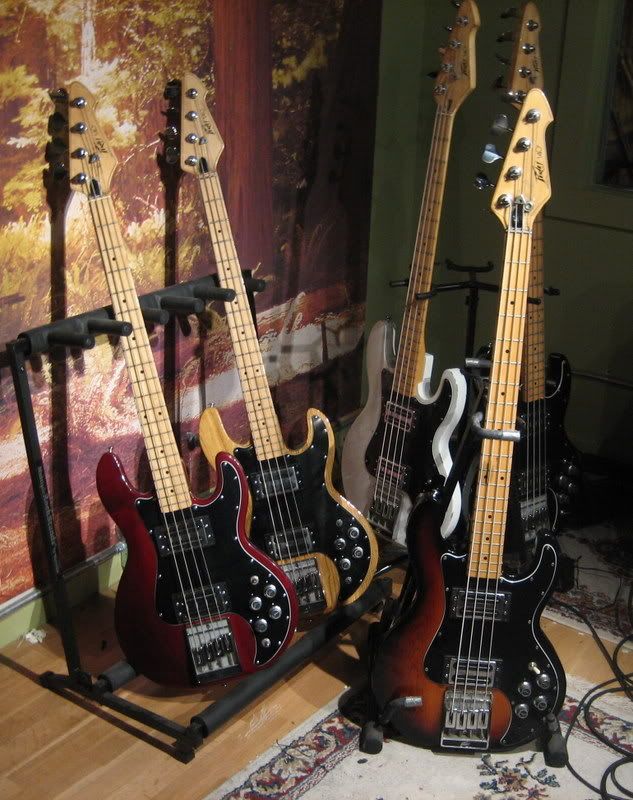 http://i53.photobucket.com/albums/g70/de1orean/T40%20family/1.jpg