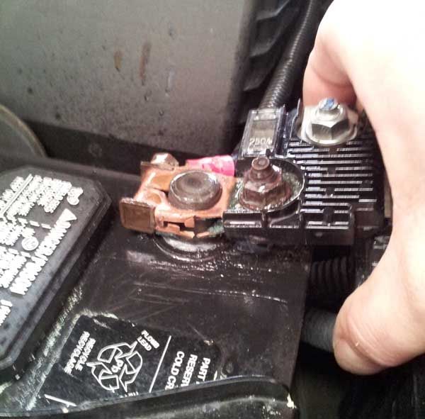 Nissan altima battery terminal fuse #9