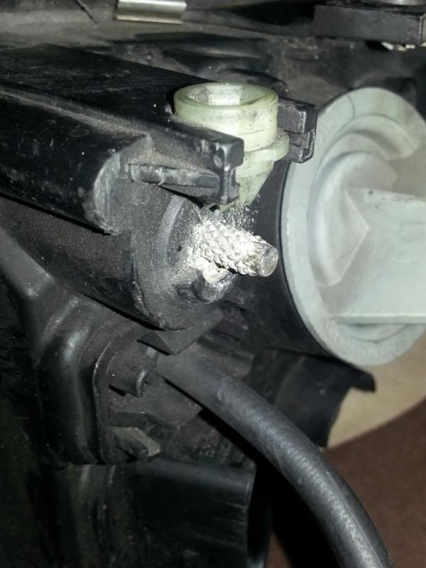 Headlight adjuster screws? (pictures inside) Skoda Fabia Mk I (1996