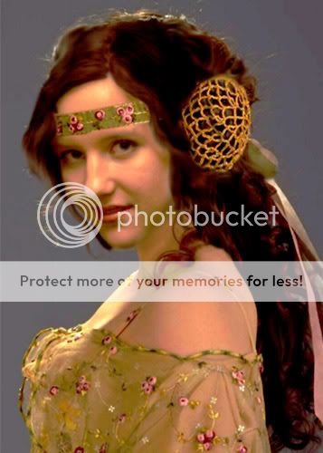 http://i53.photobucket.com/albums/g59/hope3101/padme_me7.jpg