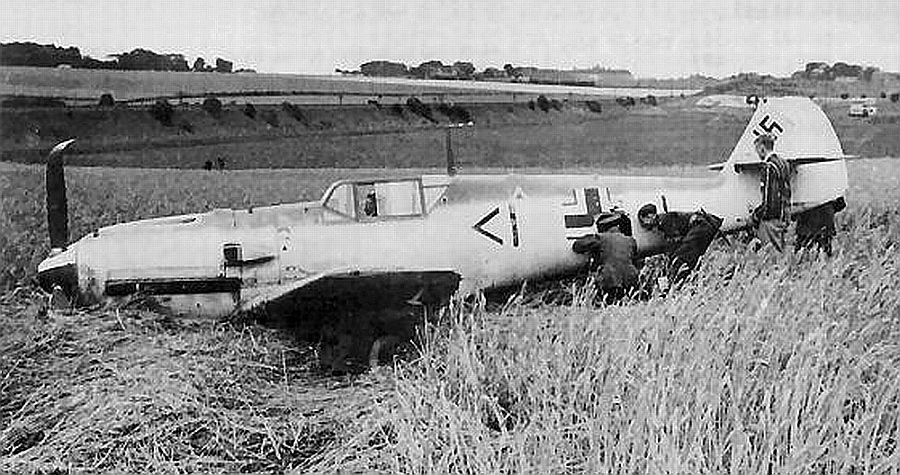 Me109e-Oblt-Werner-Bartels-JG26-Kent.jpg Photo by PoorOldSpike ...